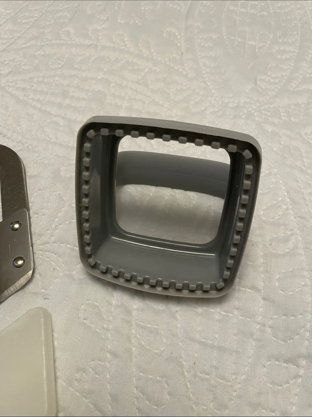 The Pampered Chef Lot of 2 Kitchen Gadgets Crinkle CUTTER & Cut-N-Seal Cutte
